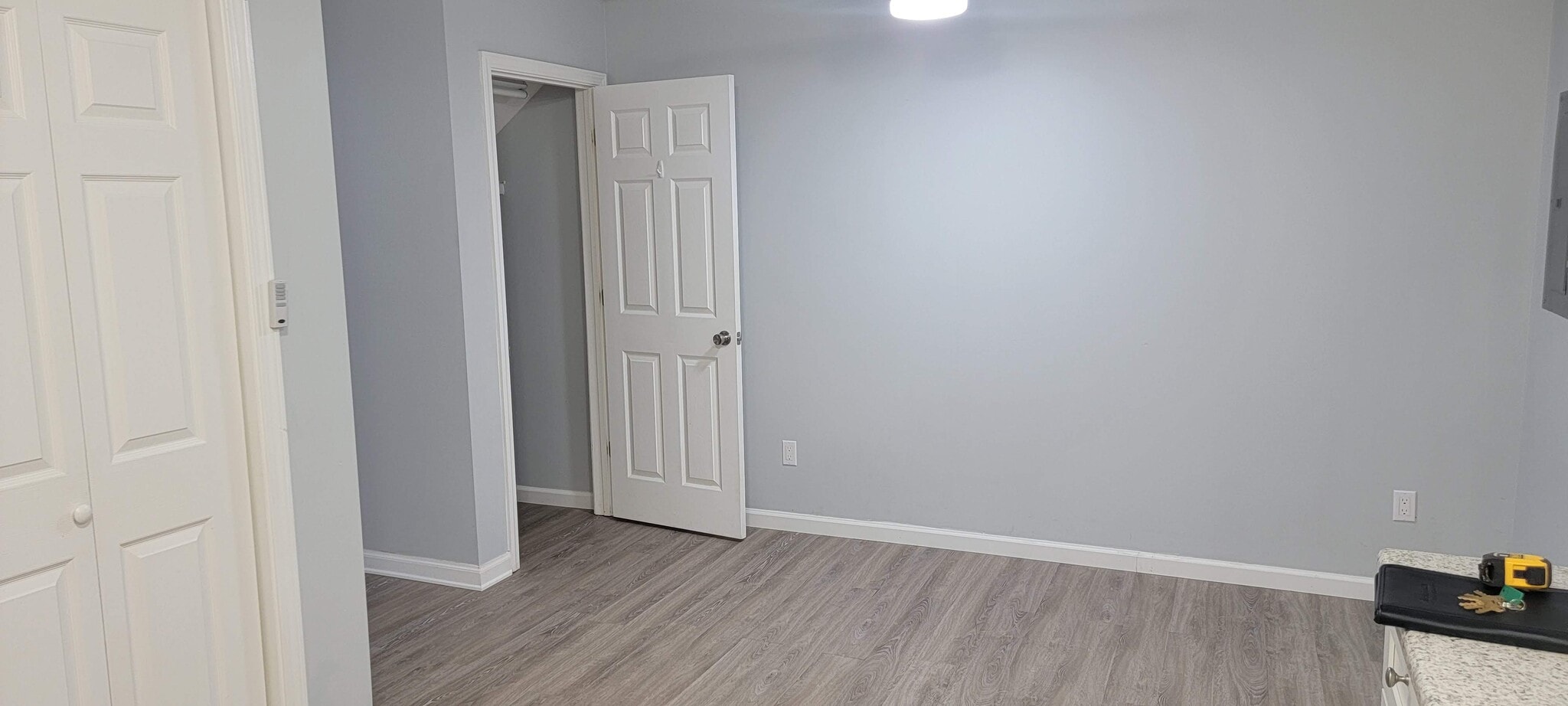 Eating Area / Closet - 409 Hughes St