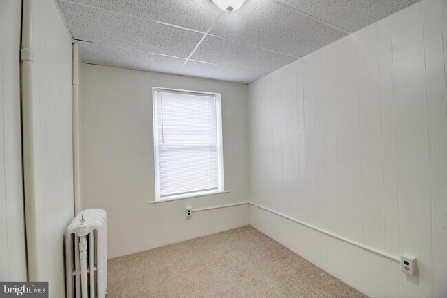 Building Photo - 604 W Main St