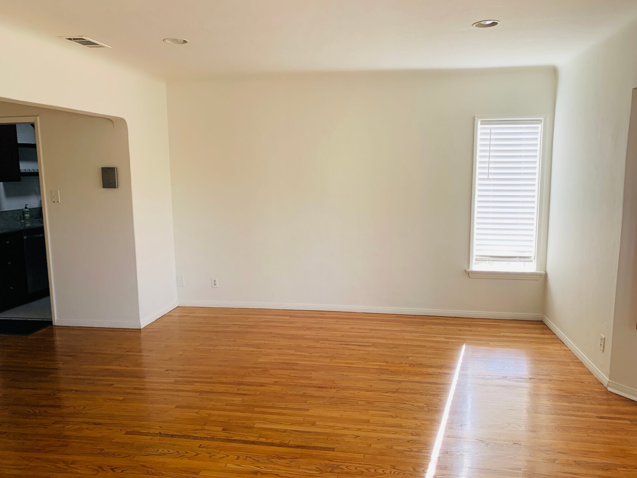 Building Photo - 10623 Olive St