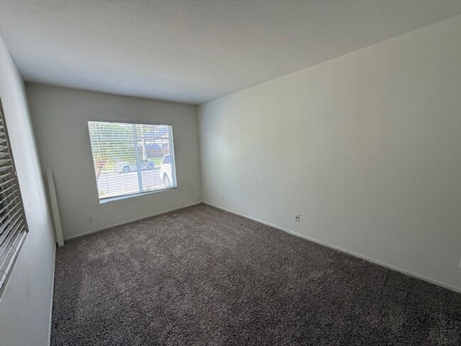 Building Photo - Welcome to Wagon Wheel – 4 Bed + Office | ...