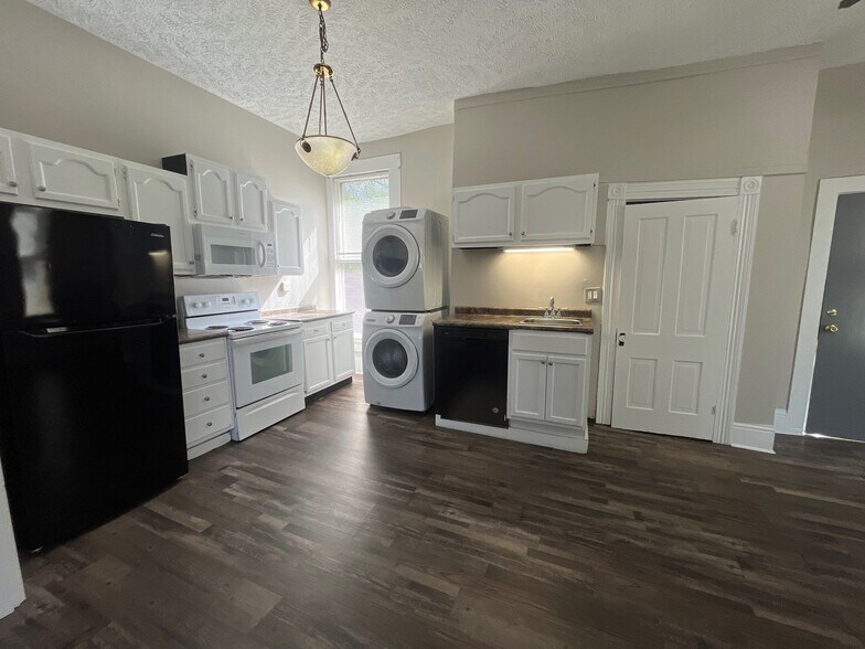 Building Photo - 402 N Highland Ave