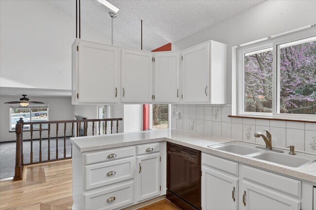 Building Photo - 4BR/4BA Updated Home with Finished Basement Suite & Landscaped Yard