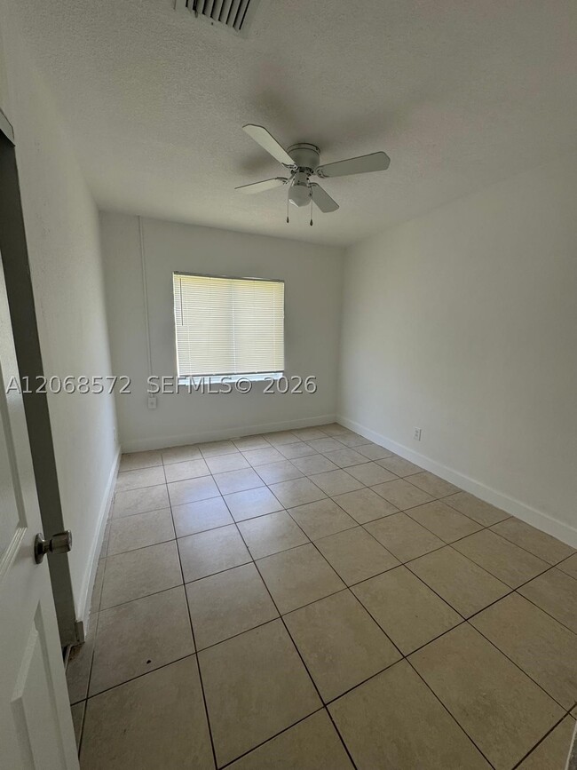 Building Photo - 4130 SW 25th St