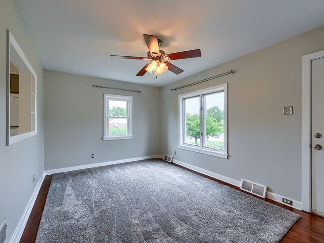 Building Photo - Adorable 2 Bedroom Single Family Home