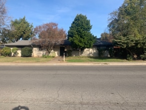 Building Photo - 810 Madrone Ave