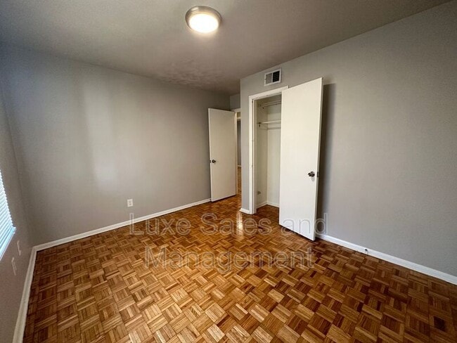 Building Photo - 1025 SW 57th St