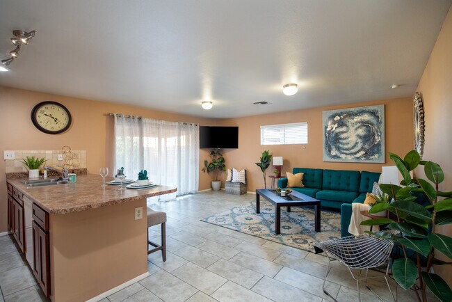 Building Photo - 514 E Hermosa Dr