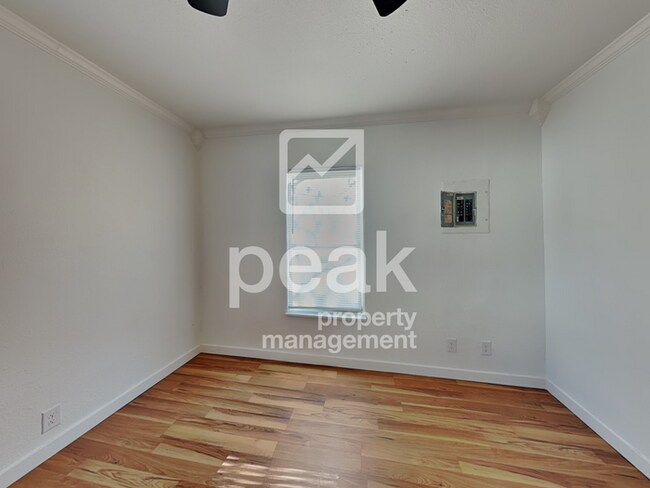 Building Photo - $1500! 3Bed/1Bath Home in Fort Worth! $250 off your initial move in costs! Apply by 12/24!