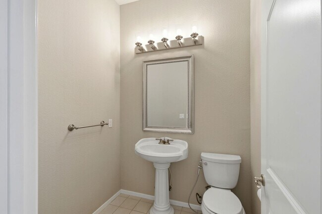 Building Photo - Stunning 5-Bedroom Sunnyvale Home