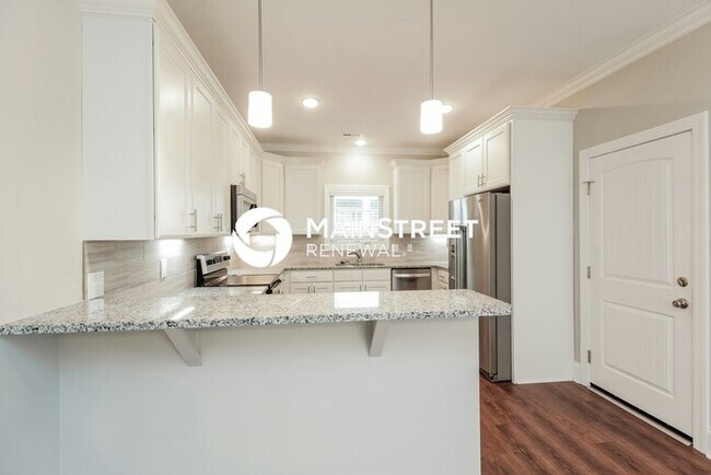 Building Photo - 4 Bedroom Pet-Friendly Home in Huntersville, NC with Main Street Renewal
