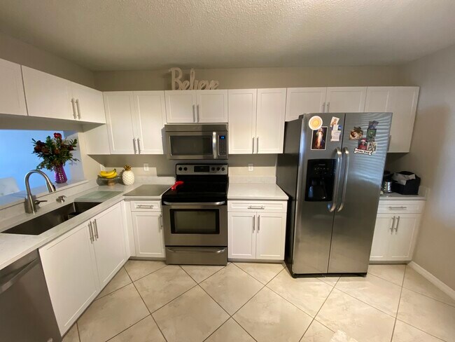 Building Photo - 7760 Emerald Cir