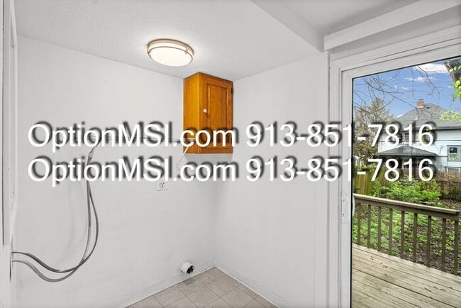 Building Photo - West Plaza!!!