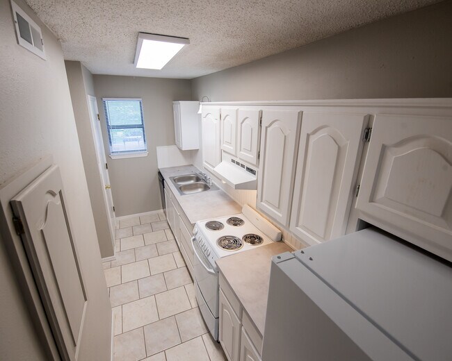 Building Photo - 2305 E Kantz Cv