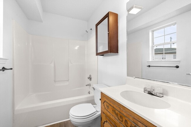 Building Photo - 3 Bed 2 Bath Home Near Post for Rent!