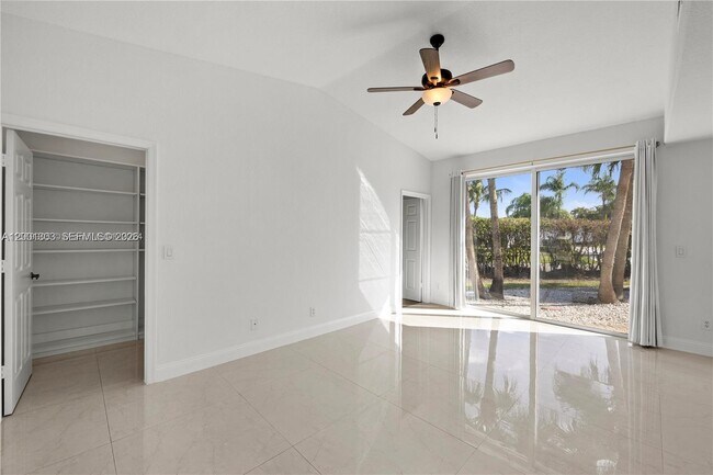 Building Photo - 16449 SW 84th Pl