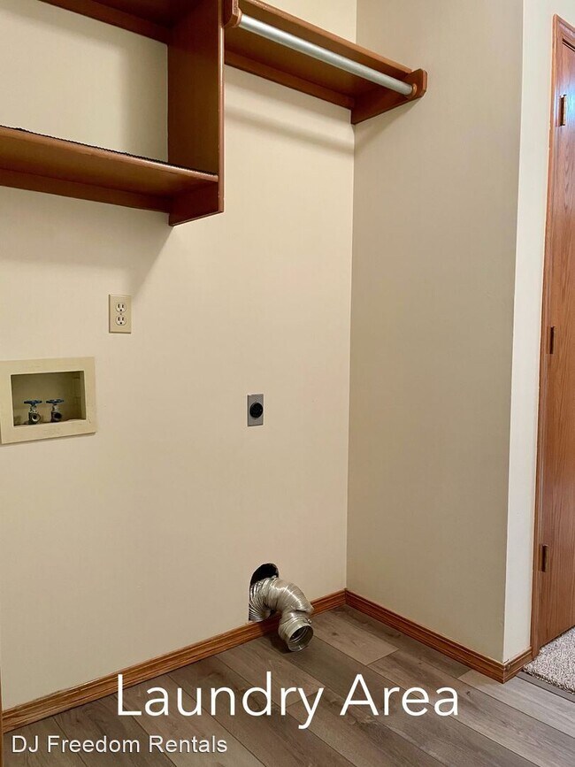 Building Photo - 3 br, 2 bath House - 720 Deerfield Cir