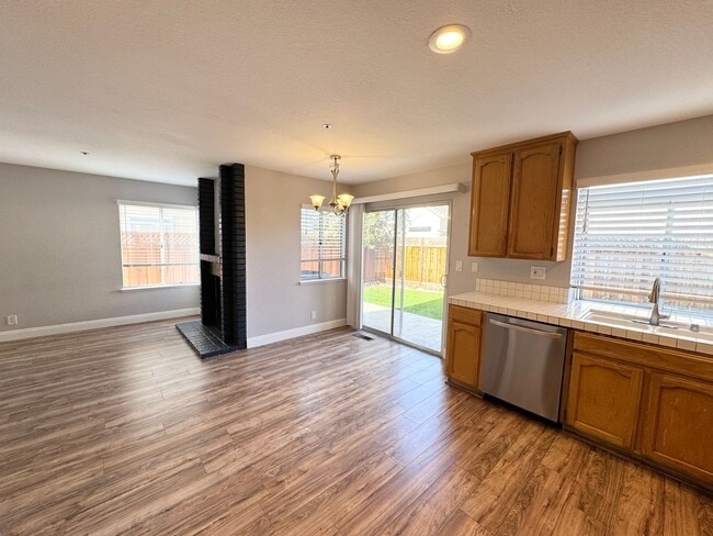 Building Photo - Great Shape Single Family Home in Livermore