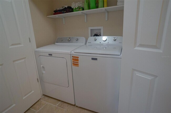 Building Photo - 929 Lantana Ave