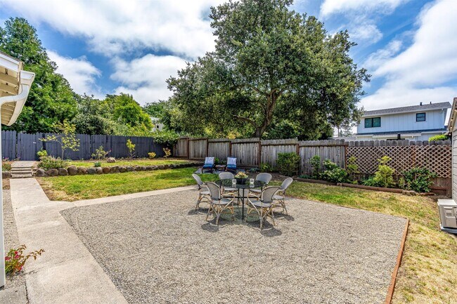 Building Photo - Alta Heights Beautifully Renovated Cottage