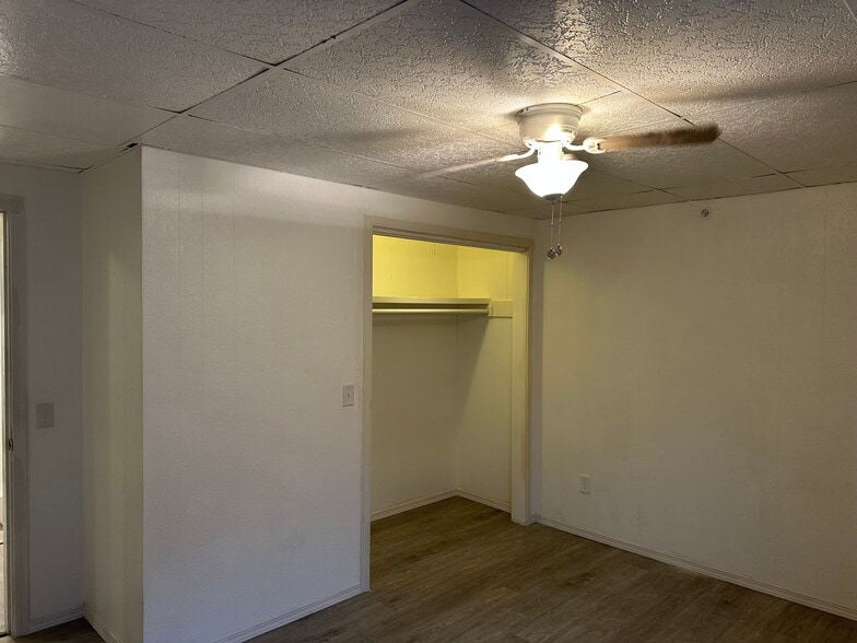 Building Photo - 1160 Park Ave