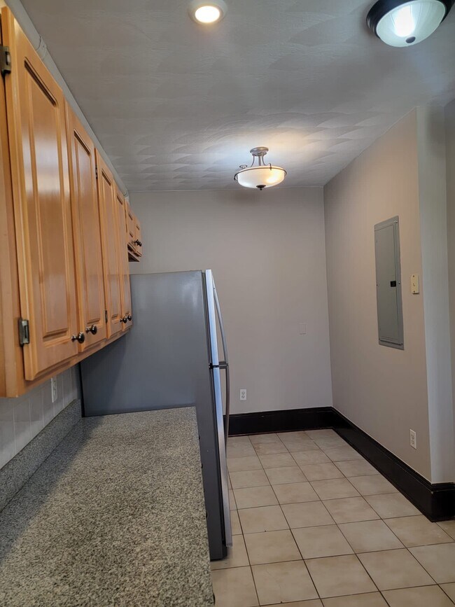 Side view of the kitchen - 15 Locust St