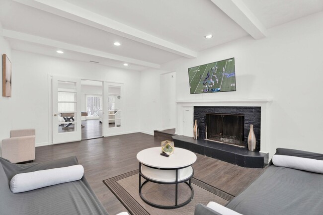 Building Photo - 3BD ROOM RANCH - PRIVATE LOT - FURNISHED - BLOOMFIELD HILLS