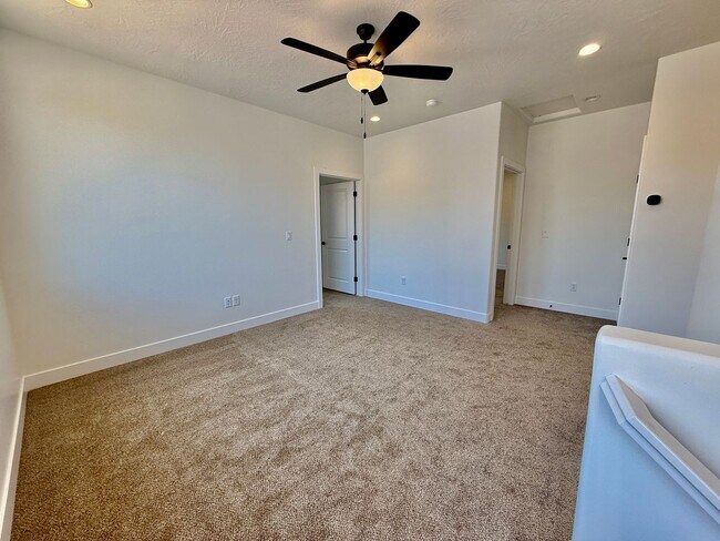 Building Photo - 4252 El Capitan Wy