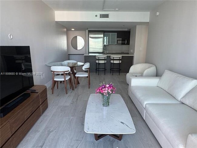 Building Photo - 500 Brickell Ave