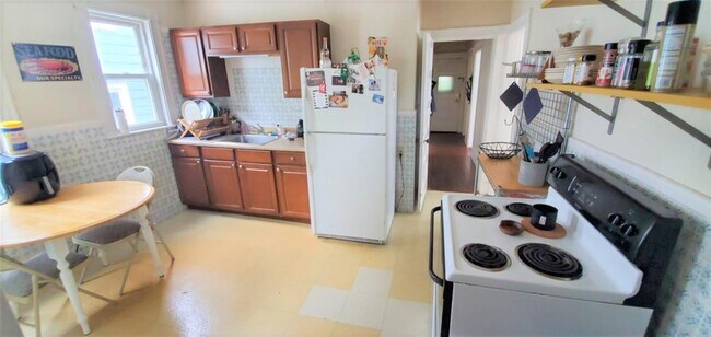 Building Photo - 76 Conwell Ave