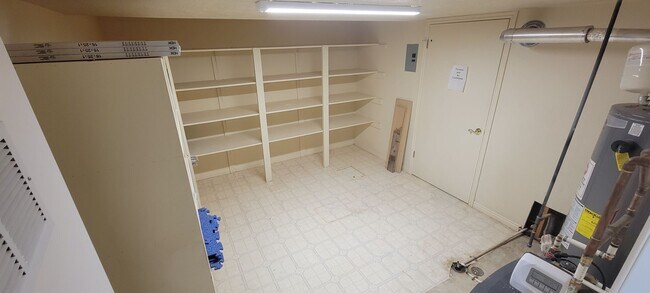 Building Photo - Beautiful house with natural light