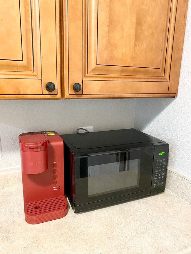 Building Photo - 211 Mission Laguna Ln