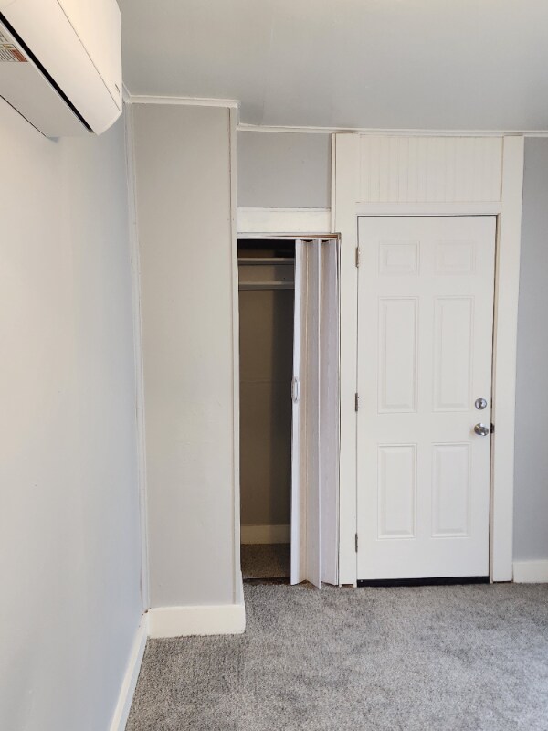 Building Photo - 958 E Princess St