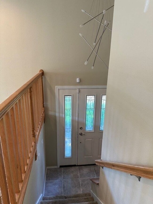 Building Photo - The Perfect Family Home! Large Yard, Deck ...