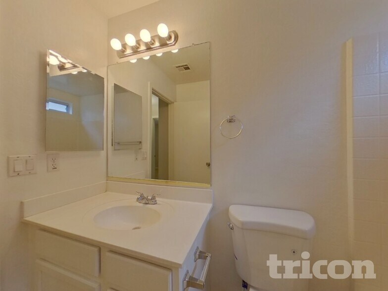 Building Photo - 4873 E Rousay Dr