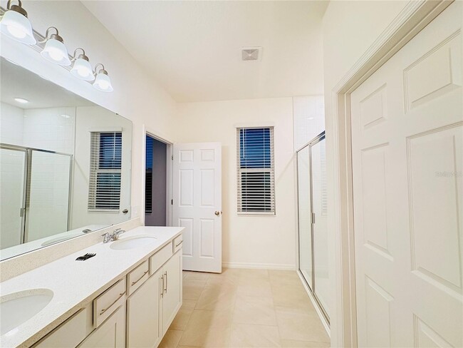 Building Photo - 1568 Sky Lks Dr