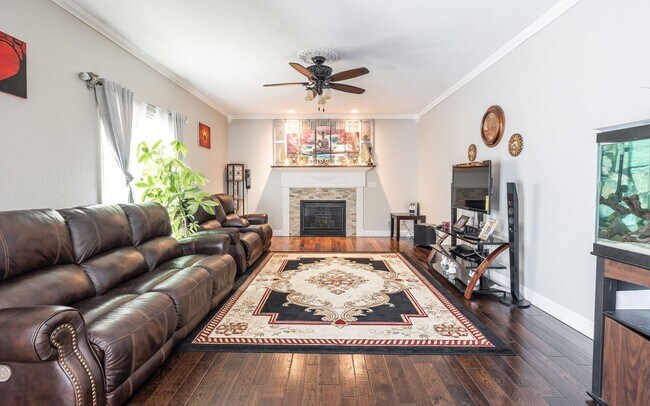 Building Photo - 4Bd/3.5Ba Home Available