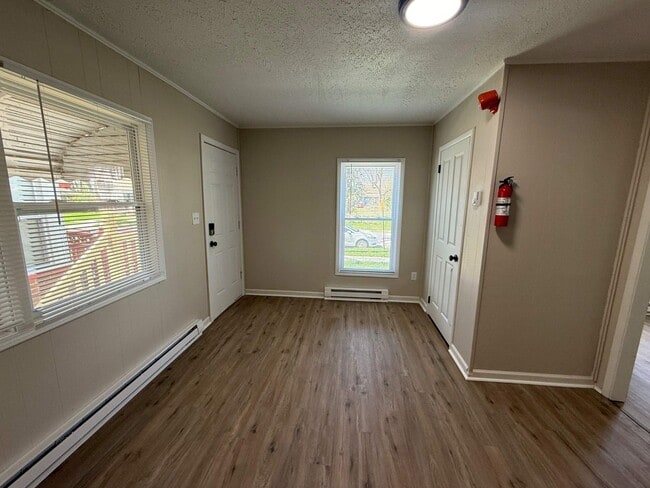 Building Photo - Renovated 3-Bedroom Home – We Welcome Sect...