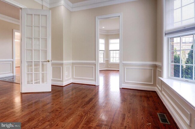 Building Photo - 4303 Evergreen Ln