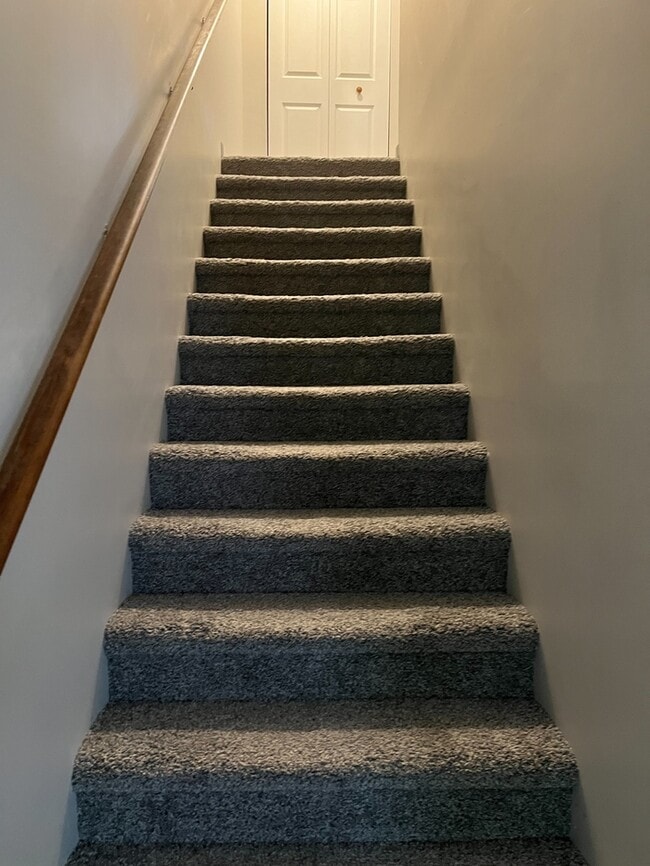 Building Photo - Newly Remodeled unit in Duplex