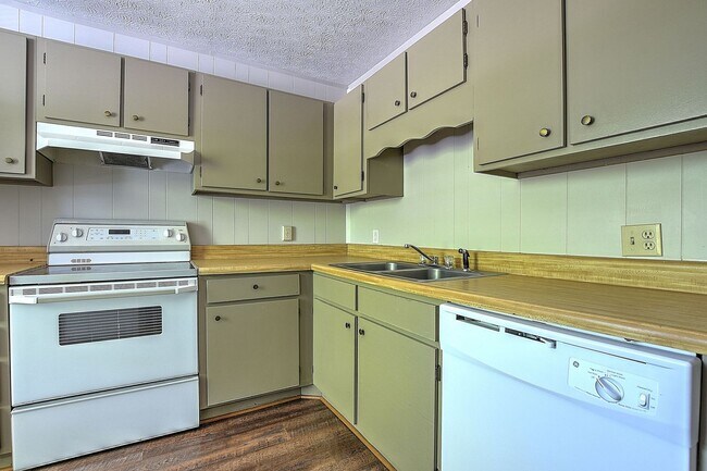 Building Photo - 409 Cypress St