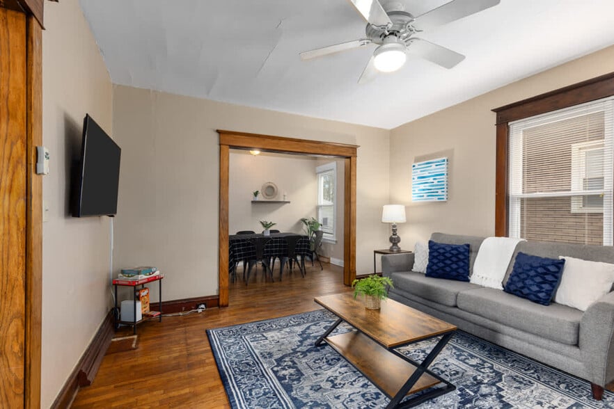 Building Photo - 1059 Watson St SW