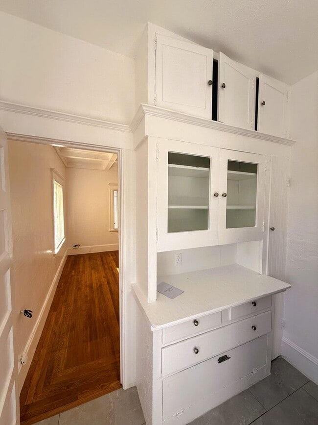 Building Photo - 464 41st St