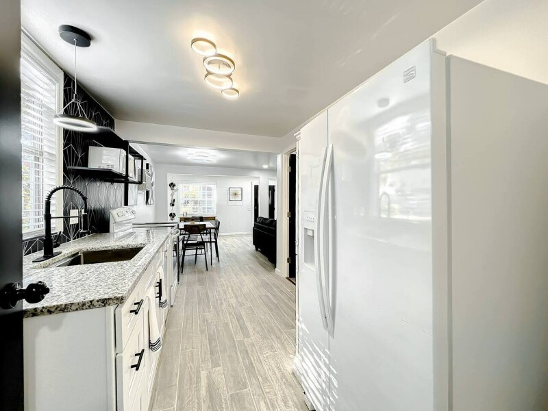 Building Photo - 1829 Hollenbeck Dr