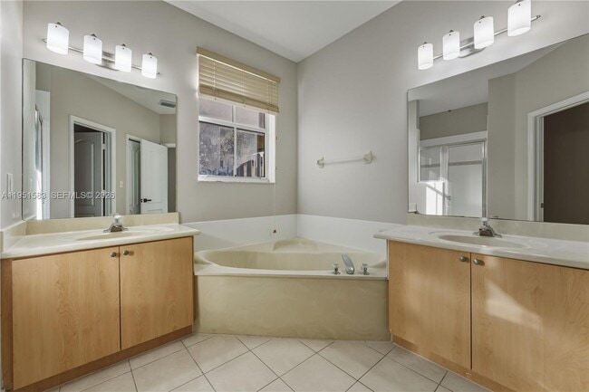 Building Photo - 2238 SW 125th Ave