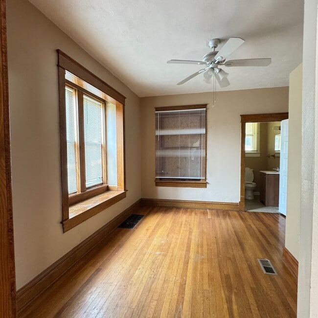 Building Photo - 916 Bellefontaine Ave