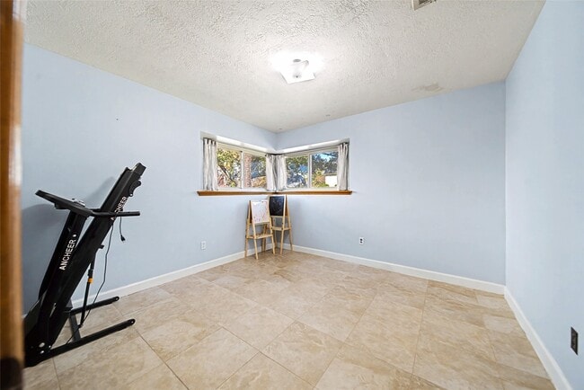 Building Photo - 11703 Parkriver Dr