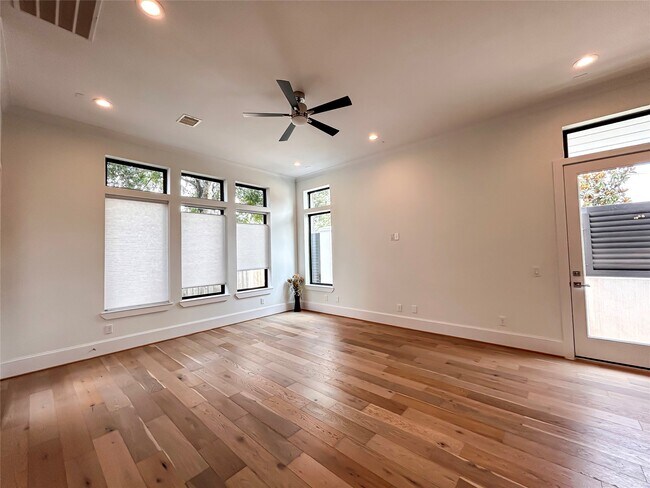 Building Photo - 1735a Moritz Dr