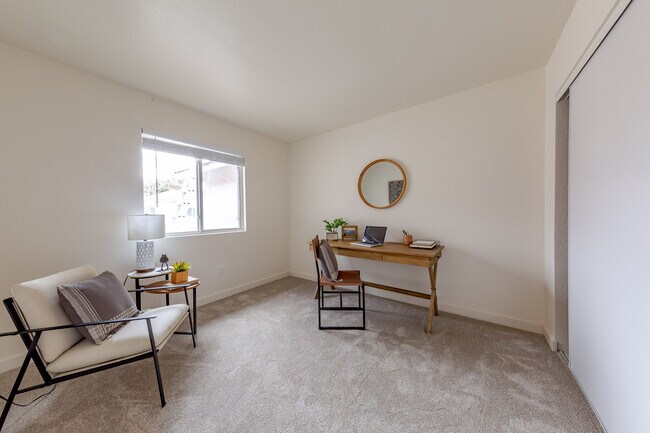 Building Photo - 938 N Fig St