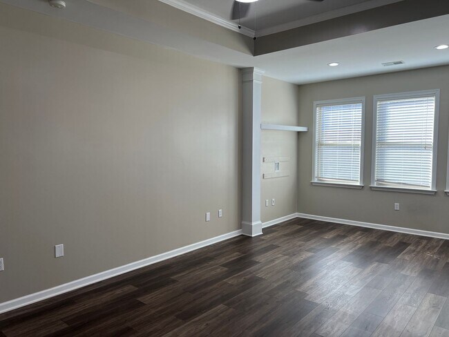 Building Photo - Beautiful Home w/Lots of Extras