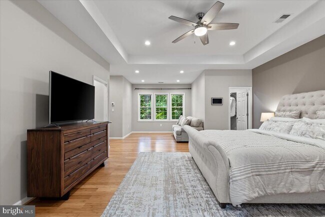 Building Photo - 9472 Lapstrake Ln